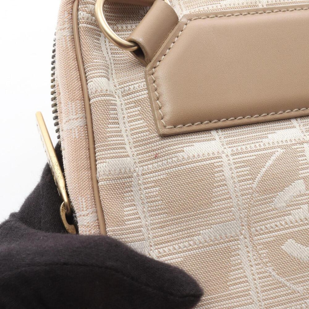 CHANEL Cream Leather Shoulder Bag - Picture 10 of 11